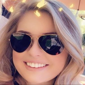 Meet your Posher, Madeline